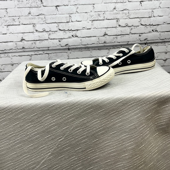 Converse Chuck Taylor all star black low top Kids shoes, size 1 - Picture 3 of 9